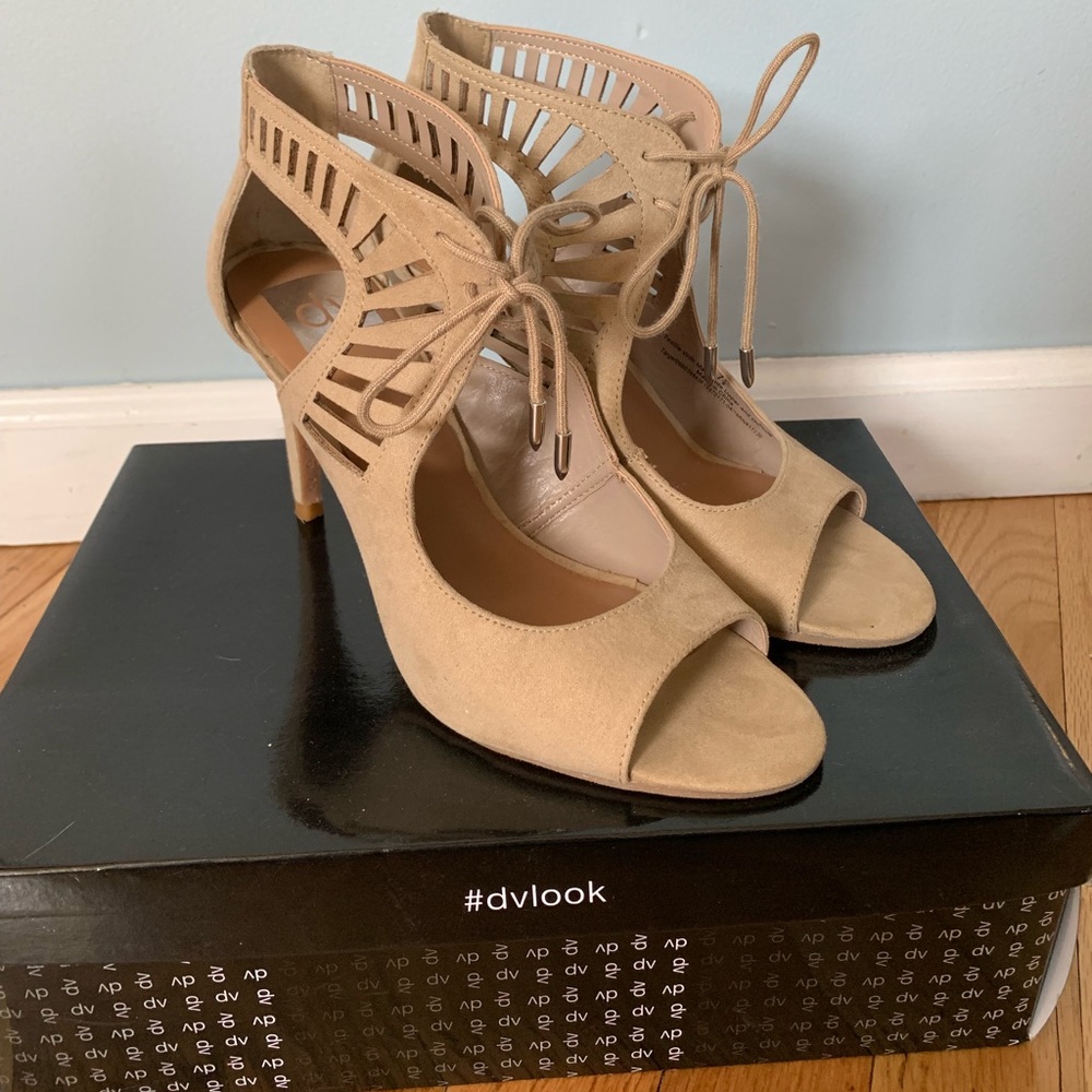 Nude/ Taupe heels!